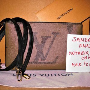 BNWT Giant Mono Reverse Double Zip Pochette